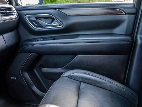 Used 2021 Chevrolet Suburban LT RWD image 23