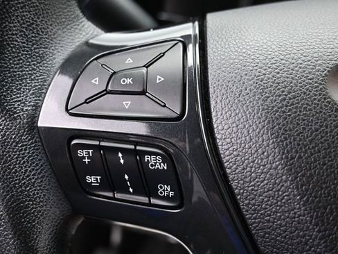 Used 2019 Ford Explorer XLT w/ Equipment Group 202A FWD image 17