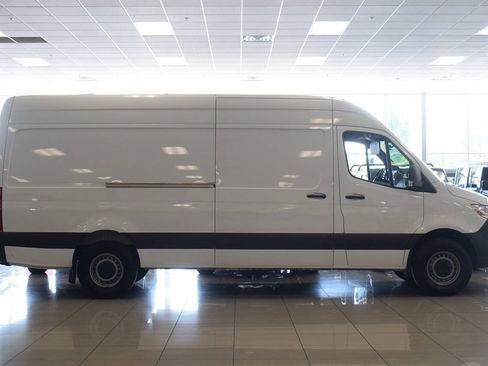 Used 2019 Mercedes-Benz Sprinter 2500 image 4