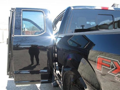 Used 2017 Ford F150 XLT w/ Equipment Group 302A Luxury image 16