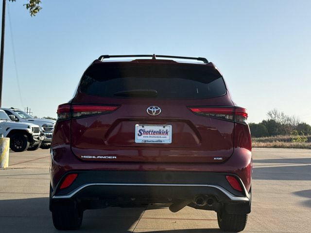 Used 2021 Toyota Highlander XSE FWD image 6