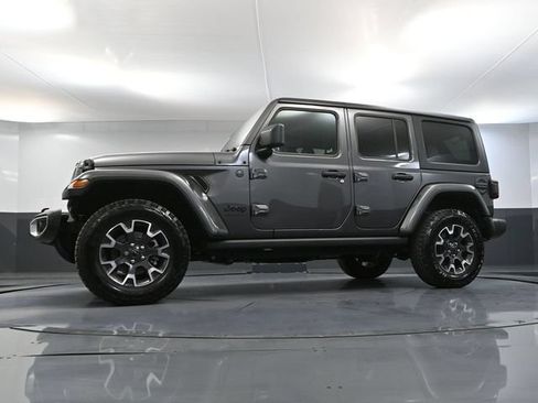 Used 2025 Jeep Wrangler Unlimited Sahara w/ Technology Group AWD/4WD image 53