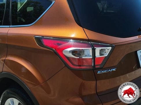 Used 2017 Ford Escape SE FWD image 11