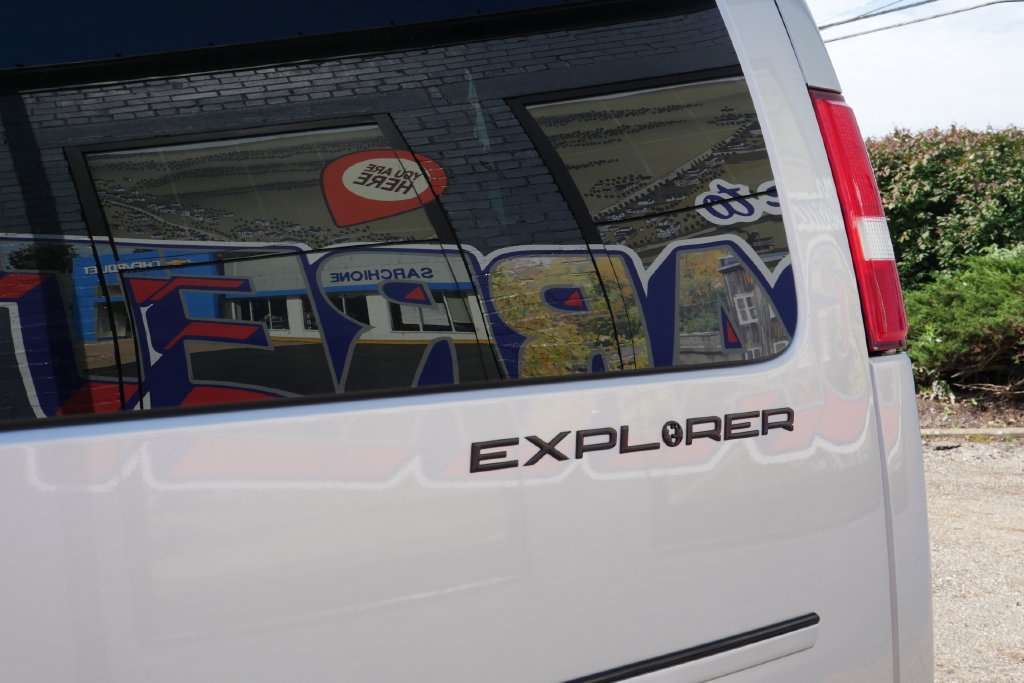 Used 2022 Chevrolet Express 2500 Extended w/ Enhanced Convenience Package RWD image 19