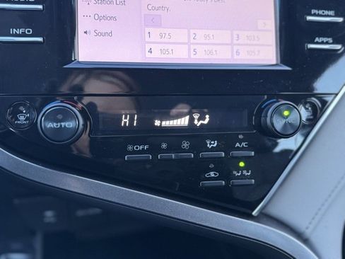 Certified 2018 Toyota Camry LE image 11