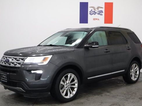 Used 2018 Ford Explorer XLT w/ Equipment Group 202A image 8