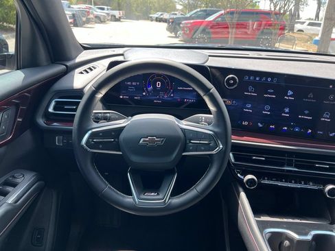 Used 2025 Chevrolet Traverse Z71 AWD/4WD image 14