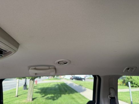Used 2013 Dodge Grand Caravan SXT FWD image 23