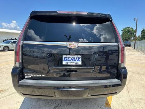 Used 2020 Cadillac Escalade Luxury RWD image 12