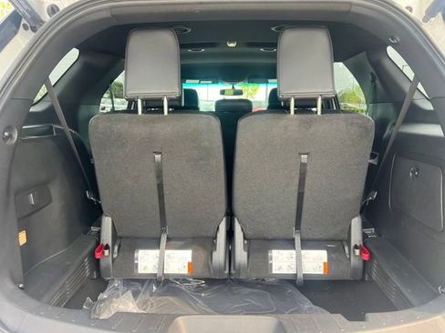 Used 2016 Ford Explorer XLT w/ Equipment Group 202A AWD/4WD image 14