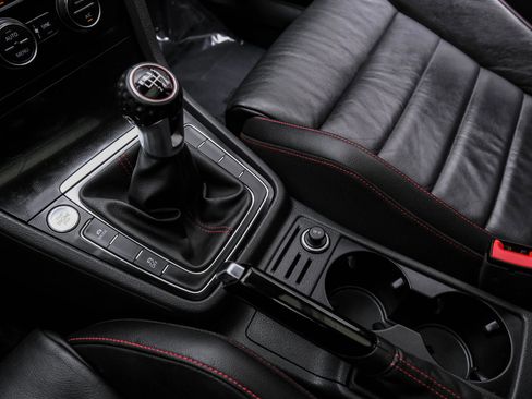 Used 2017 Volkswagen GTI SE image 26