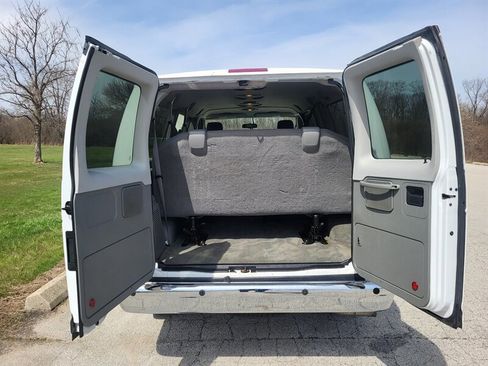 Used 2014 Ford E-350 and Econoline 350 XLT image 10