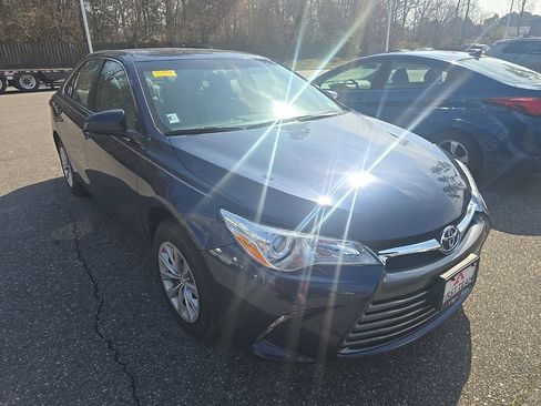 Used 2016 Toyota Camry LE image 3