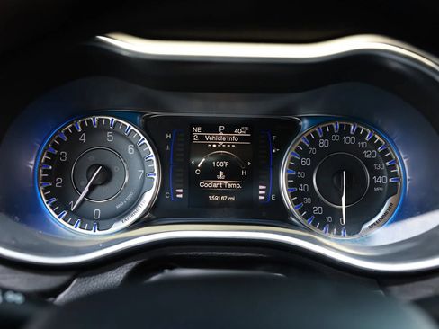 Used 2015 Chrysler 200 Limited w/ Convenience Group FWD image 31