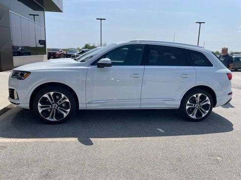 Used 2021 Audi Q7 3.0T Premium Plus w/ Premium Plus Package AWD/4WD image 2