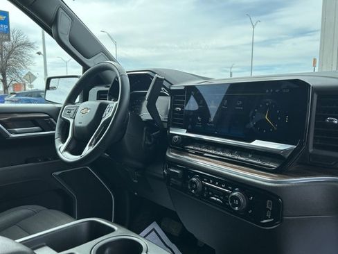 Used 2025 Chevrolet Silverado 1500 LT image 10