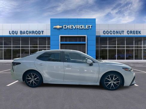 Used 2024 Toyota Camry SE FWD image 9