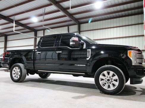 Used 2017 Ford F250 Platinum w/ Platinum Ultimate Package image 16