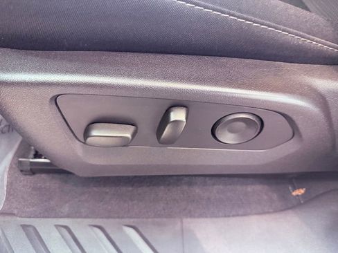 Used 2024 Chevrolet Colorado LT w/ LT Convenience Package II RWD image 18