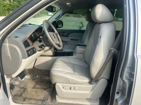 Used 2010 GMC Yukon SLT w/ SLT-2 Equipment Package AWD/4WD image 22