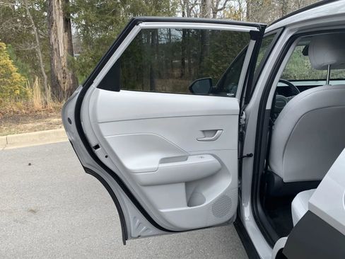 Used 2025 Hyundai Kona SEL image 25