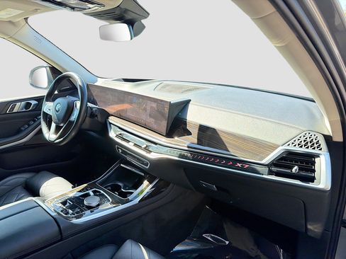 Used 2024 BMW X7 xDrive40i image 14
