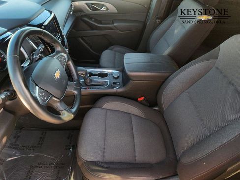 Used 2023 Chevrolet Traverse LT image 14