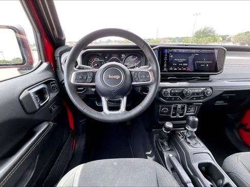 Used 2025 Jeep Wrangler Unlimited Sahara AWD/4WD image 13