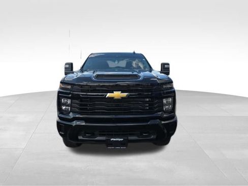 Used 2024 Chevrolet Silverado 2500 Custom w/ Custom Value Package AWD/4WD image 2