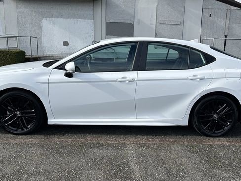 Certified 2025 Toyota Camry SE image 8