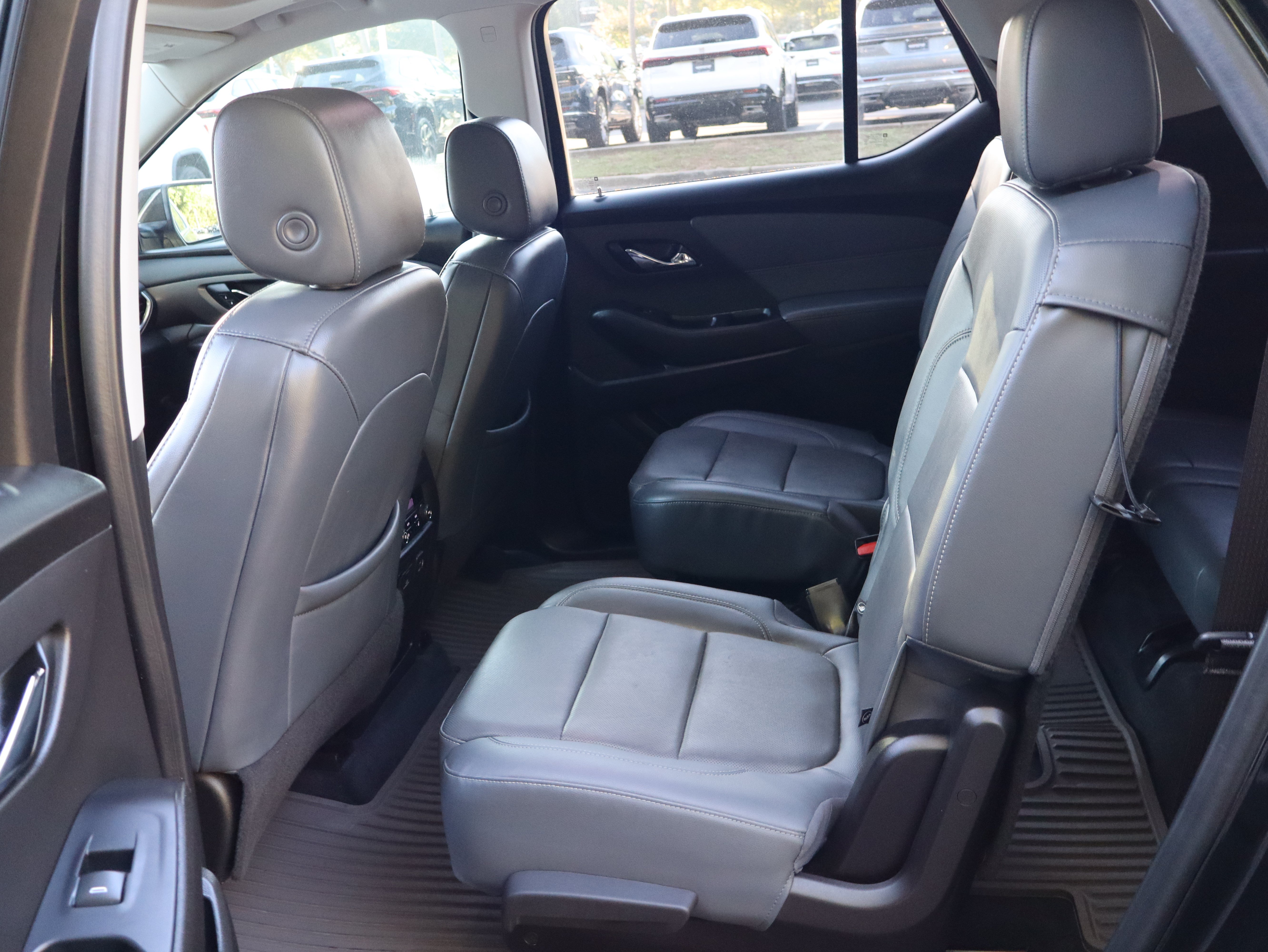 Used 2021 Chevrolet Traverse Premier FWD image 45