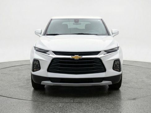 Used 2025 Chevrolet Blazer LT FWD image 2