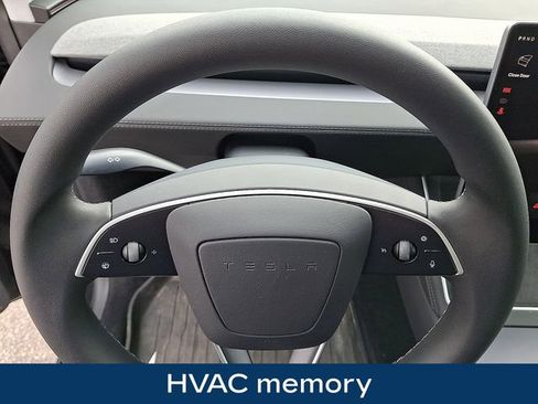 Used 2026 Tesla Model Y 2WD image 4