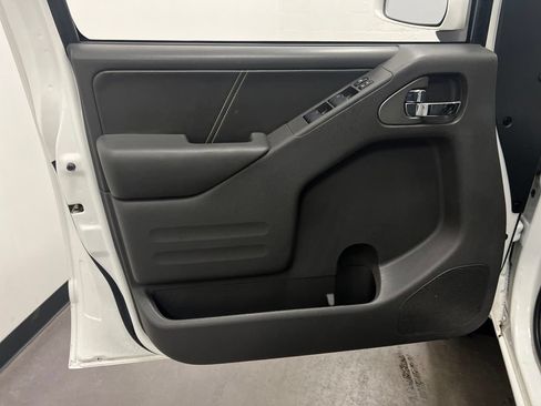 Used 2020 Nissan Frontier PRO-4X w/ Pro-4x Utility Package AWD/4WD image 13