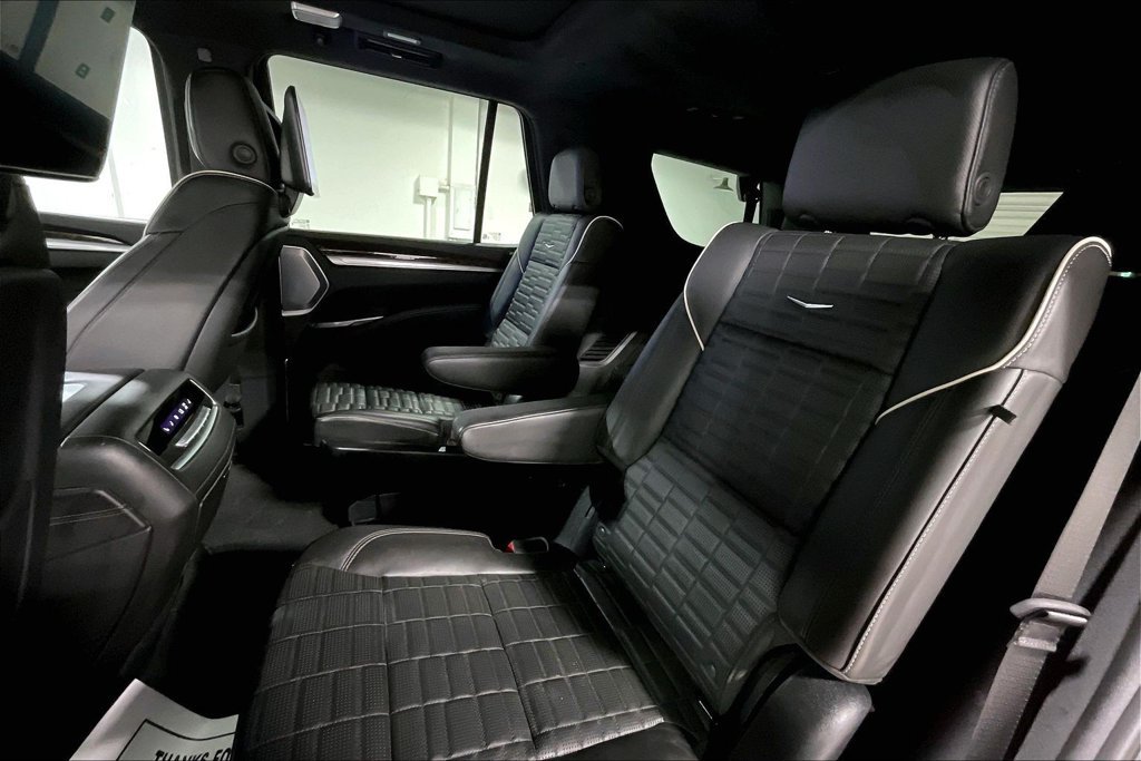 Used 2025 Cadillac Escalade Sport Platinum w/ LPO, Floor Liner Package AWD/4WD image 32