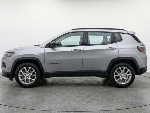 Used 2025 Jeep Compass Limited image 5