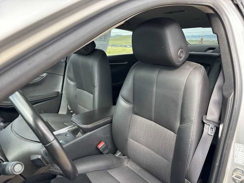 Used 2019 Chevrolet Impala LT FWD image 16