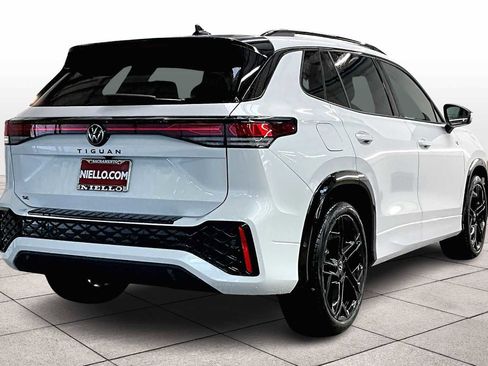 New 2026 Volkswagen Tiguan SE R-Line image 4