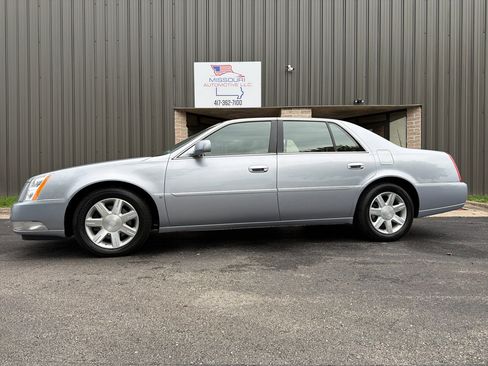 Used 2006 Cadillac DTS image 2