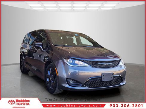 Used 2020 Chrysler Pacifica Touring w/ S Appearance Package image 1