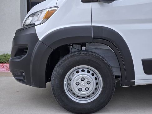 Used 2025 RAM ProMaster 2500 w/ Convenience Group image 9
