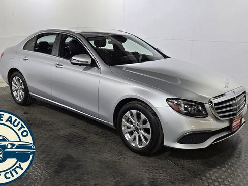 Used 2018 Mercedes-Benz E 300 4MATIC w/ Premium 3 Package (Q03) image 9