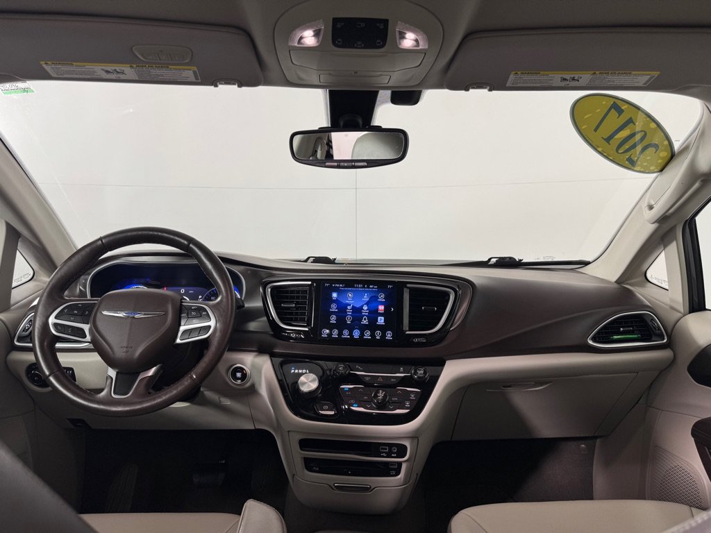 Used 2017 Chrysler Pacifica Touring-L Plus w/ Tire & Wheel Group FWD image 20