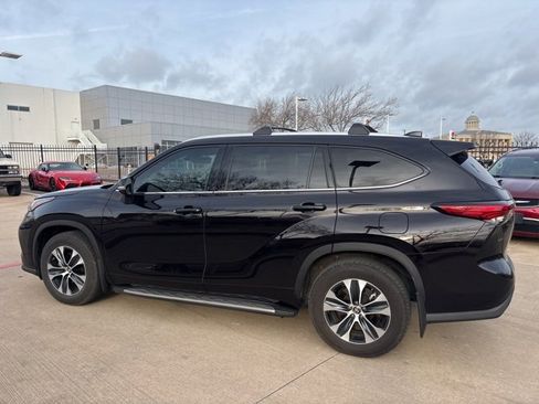 Used 2022 Toyota Highlander XLE image 8