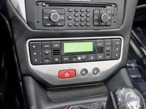 Used 2015 Maserati GranTurismo MC image 25