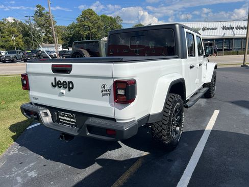 Certified 2024 Jeep Gladiator Sport image 3