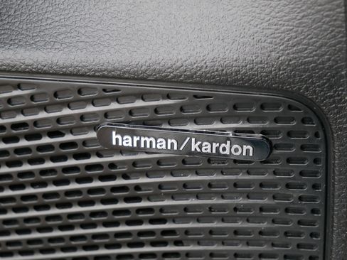 Used 2022 Chrysler Pacifica Limited w/ S Appearance Package image 28