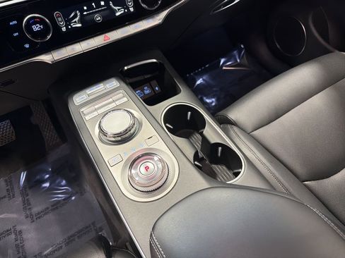 Used 2025 Genesis GV70 2.5T image 17