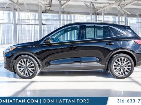 Used 2020 Ford Escape Titanium image 2