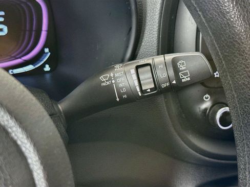 Used 2025 Kia Soul LX w/ LX Technology Package FWD image 10